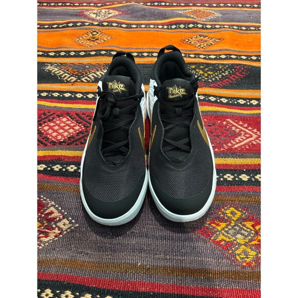 Nike Team Hustle D10 - Black/Metallic Gold/ White - Picture 5 of 7